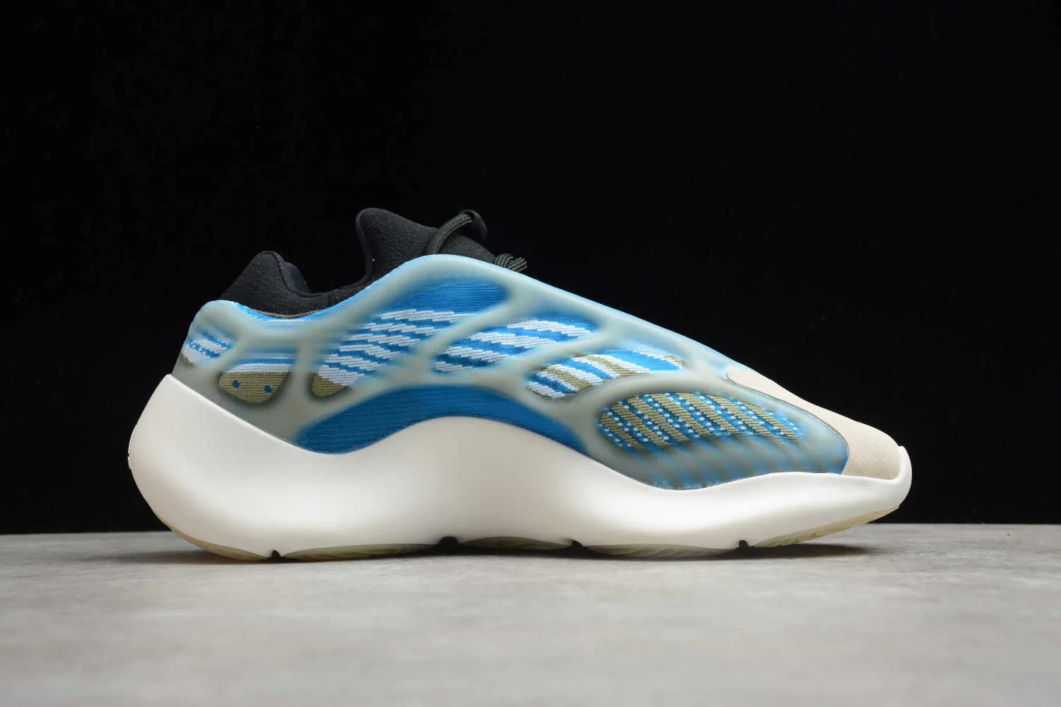 Yeezy Boost 700V3 Arzare G54850 - Image 25