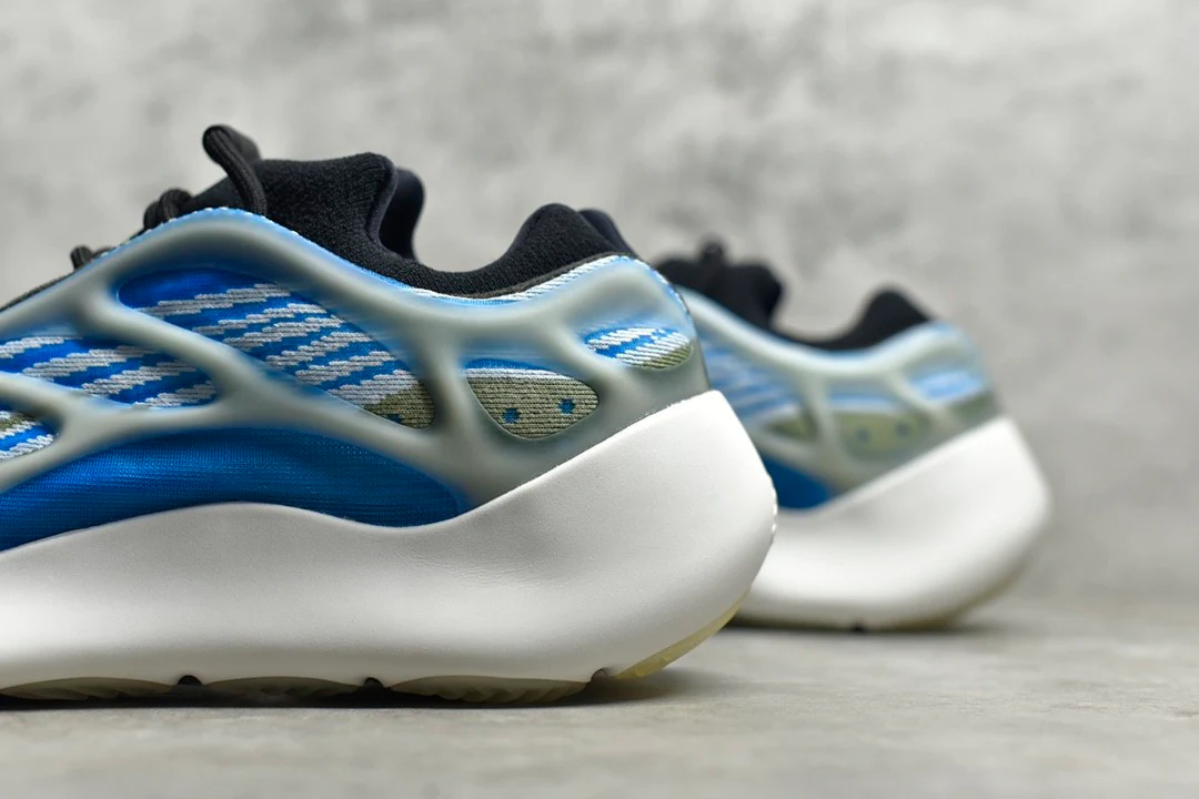 Yeezy Boost 700V3 Arzare G54850 - Image 4
