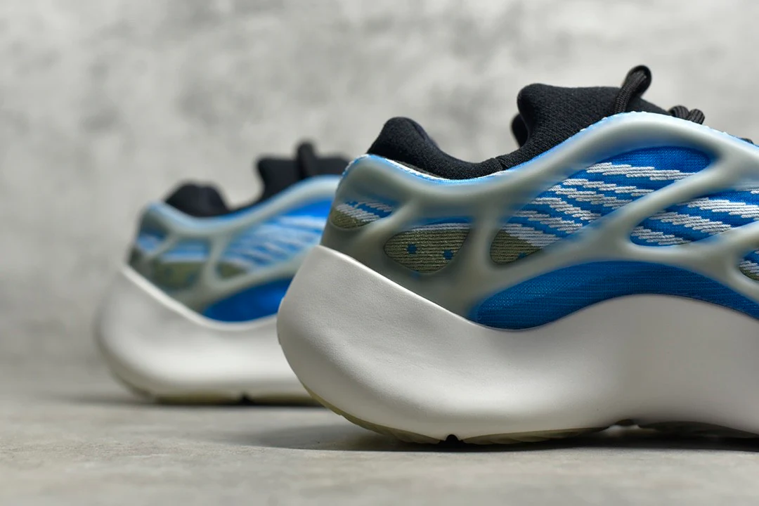 Yeezy Boost 700V3 Arzare G54850 - Image 5