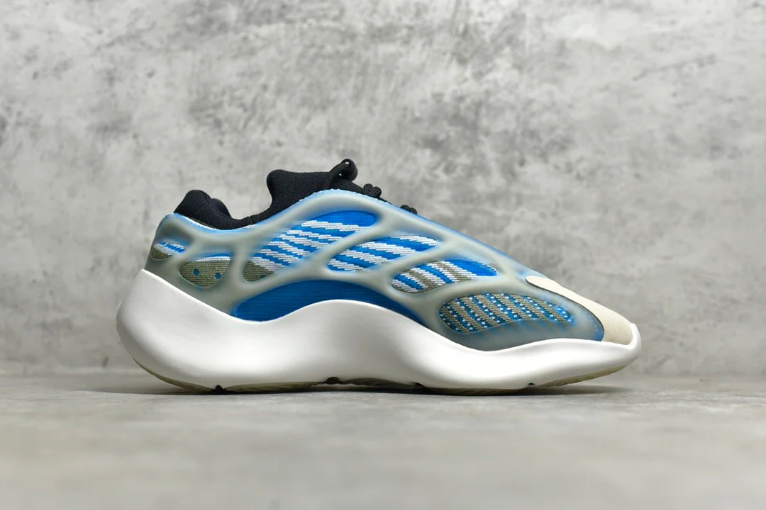 Yeezy Boost 700V3 Arzare G54850 - Image 6