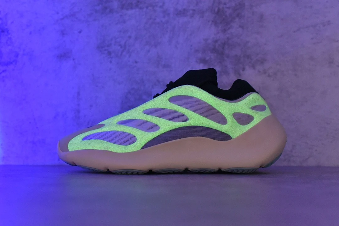 Yeezy Boost 700V3 Azael Black White FW4980 - Image 7