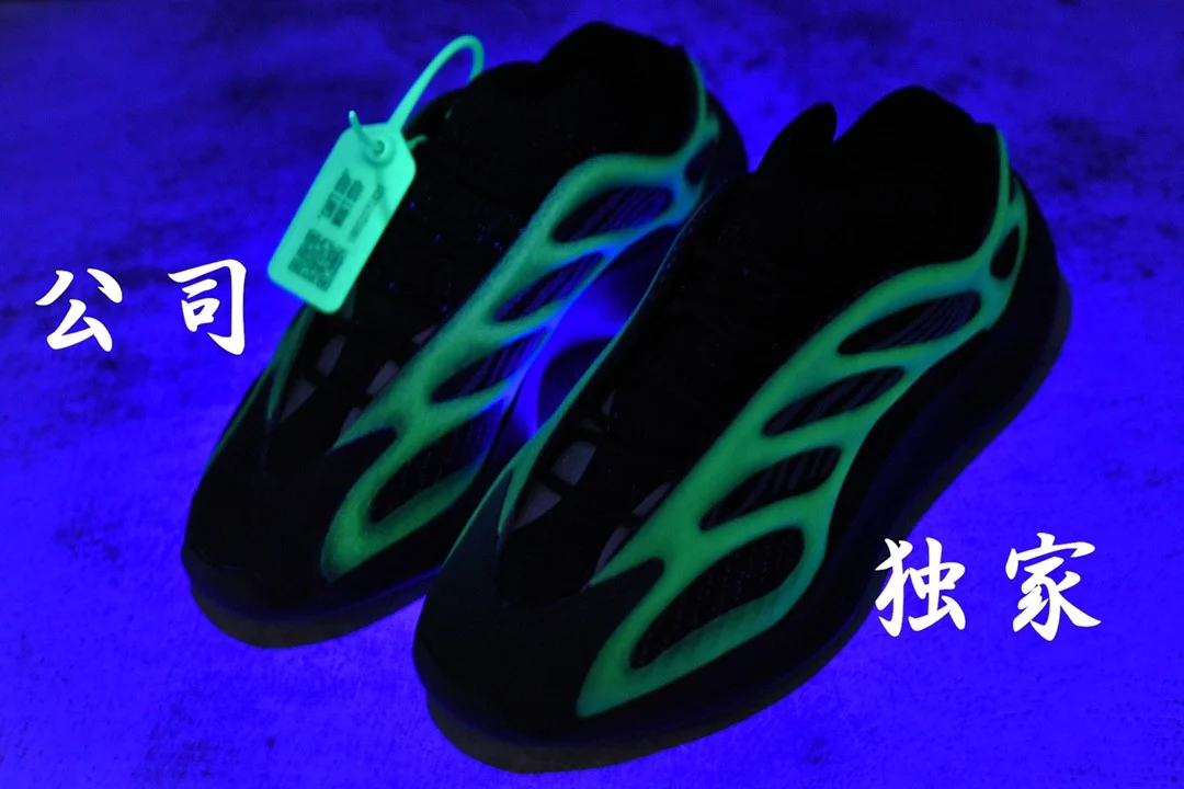 Yeezy Boost 700V3 Black H67799 - Image 11