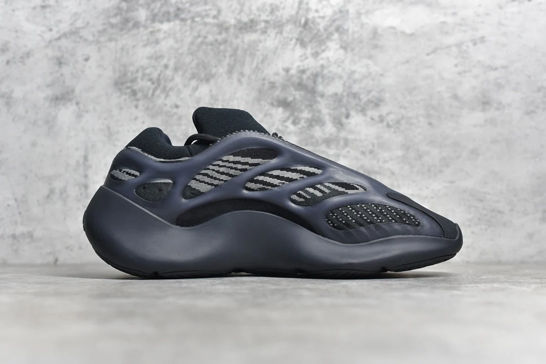 Yeezy Boost 700V3 Black H67799 - Image 3
