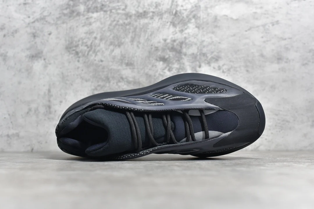 Yeezy Boost 700V3 Black H67799 - Image 4