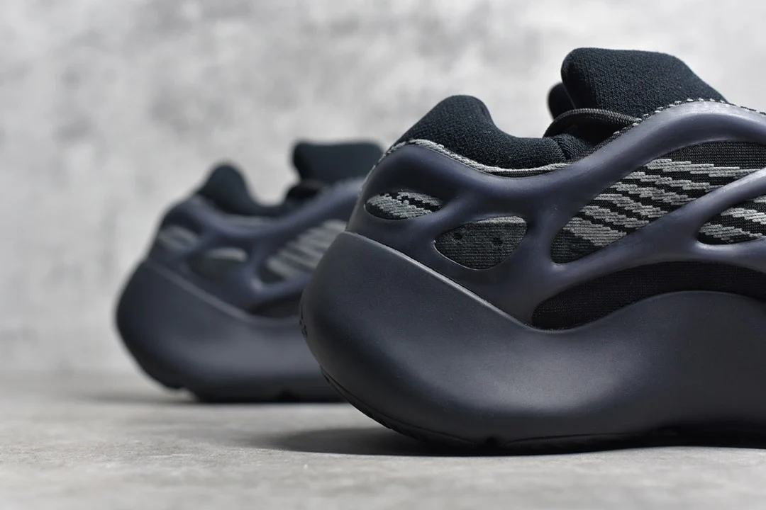 Yeezy Boost 700V3 Black H67799 - Image 6