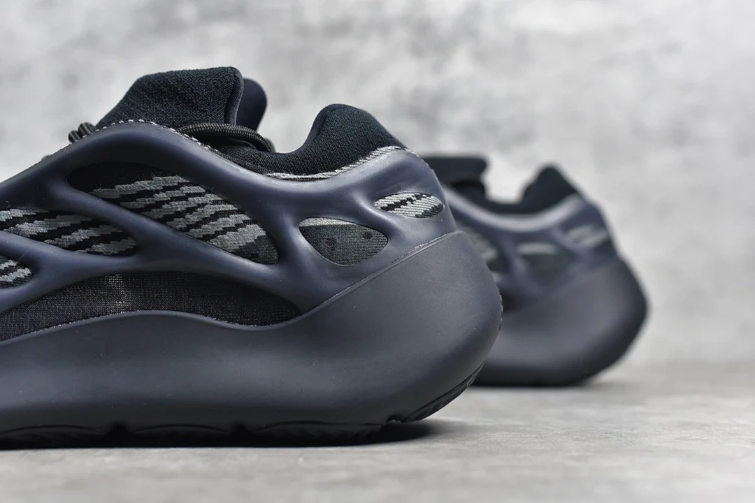 Yeezy Boost 700V3 Black H67799 - Image 8